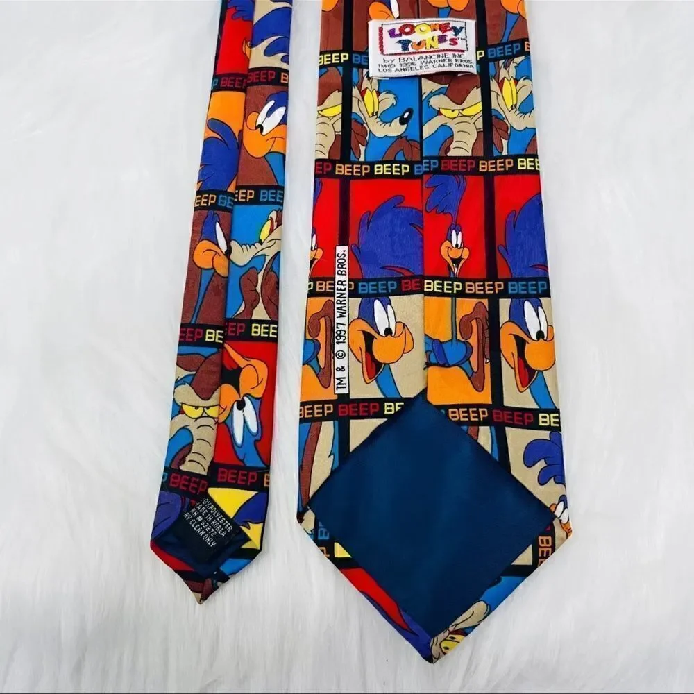 Looney Tunes Vintage 1997 Road Runner Wile E Coyote Men's Novelty Necktie Tie.